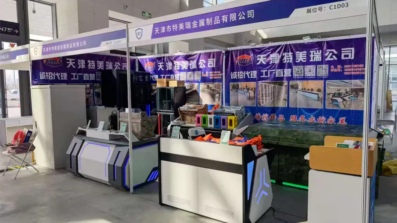 Konsol pemantauan pintar mempamerkan keupayaan inovasi teknologi.