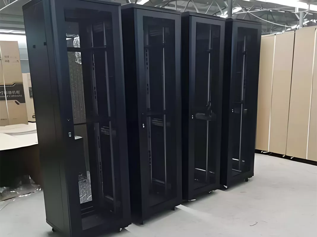 Kabinet Rangkaian Bilik Komputer